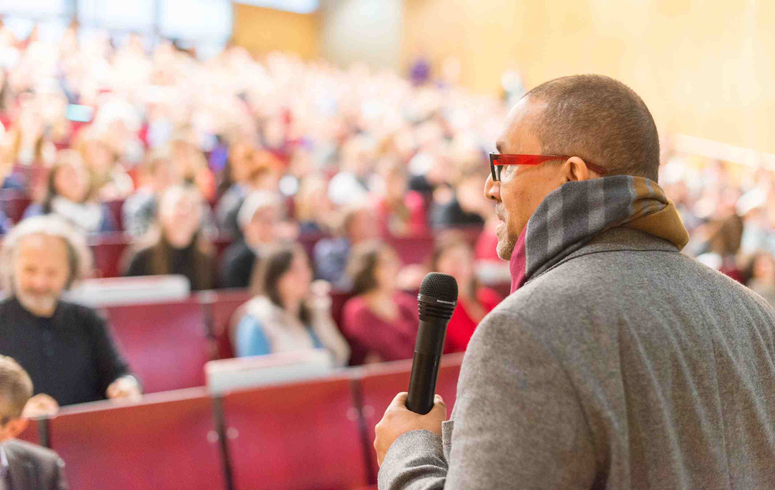 Diplompsychologe und Psychologische Psychotherapeut Gordon Krahl aus Frankfurt am Main spricht 